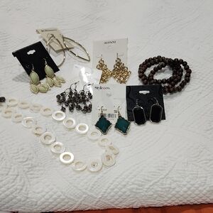 Jewelry Bundlel 6pair of Earrings, 1-necklace, Set Of Bracelets